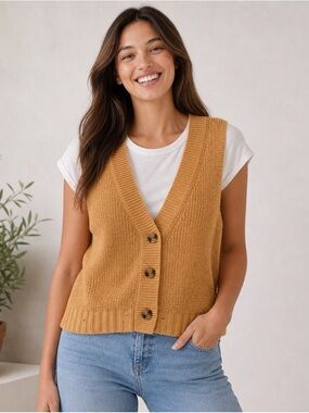 SOCIETY 212 Sweater vest with t-shirt set.